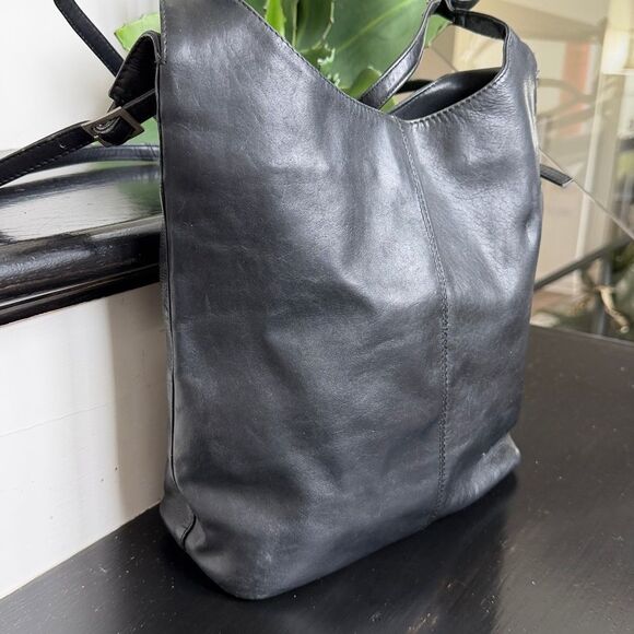 Genuine Leather Minimalist Shoulder Bag Soft Luxurious Adjustable Buckle Straps - Picture 3 of 12